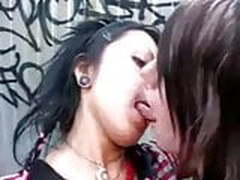 Junge Punkfotzen geile Zungenkuesse Free XXX | xvideosearch.com