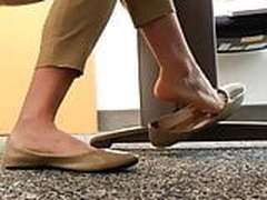Coworker sexy candid shoe dangling! Full Video | xvideosearch.com