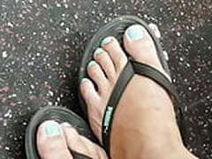 Candid feet Full Video | xvideosearch.com