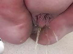 Fette BBW pisst in Hausflur Full Video | xvideosearch.com