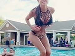 Yes! Bikini Girl Online | xvideosearch.com