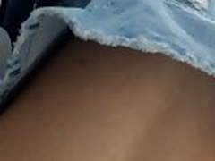 Casada gostosa de saia jeans UPS HD | xvideosearch.com