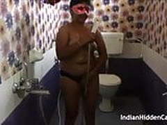 Dipinitta Taking Shower HD | xvideosearch.com