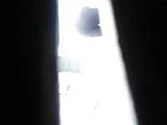 Negra gostosa pintando a casa e sendo filmada HD | xvideosearch.com