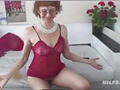 Slender muscular MILF flexes on webcam Online | xvideosearch.com