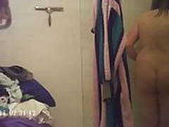 Prima piscia poi pulisce dopo si rade la figa e il culo Free XXX | xvideosearch.com