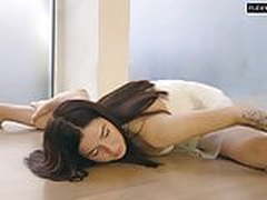 Saule Elastiga super hot flexible babe HD | xvideosearch.com