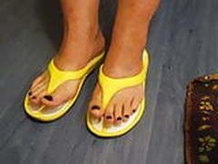 Nikki with yellow beachsandals Hot Clip | xvideosearch.com