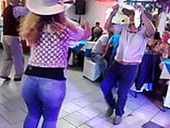 Baile jeans Hot Clip | xvideosearch.com