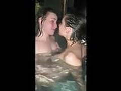 2 girls kissing and playing HD | xvideosearch.com