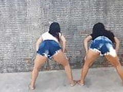Duas Novinhas Dancando Funk de Shortinho Hot Clip | xvideosearch.com