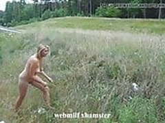 Amateur MILF housewife flashing the traffic Online | xvideosearch.com