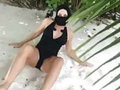 Elizabeth Hurley kung fu fighting HD | xvideosearch.com