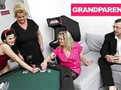 Curious Teen Learns how to Play Blackjack Online | xvideosearch.com