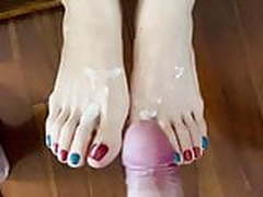 Cumming on wife feet! Hot Clip | xvideosearch.com