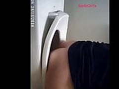 Arab milf caught peeing (WC) Online | xvideosearch.com