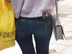 Milf fine ass in jeans Free XXX | xvideosearch.com