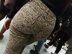 Hot big ass milf walking candid Online | xvideosearch.com