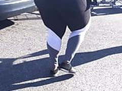 Donkey Booty walking to Her Car Online | xvideosearch.com