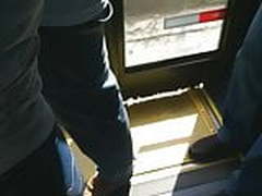 Na porta do onibus Free XXX | xvideosearch.com