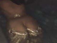 Eu peladinha na piscina Full Video | xvideosearch.com