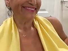 Topless sexy matiure lady Hot Clip | xvideosearch.com