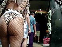 Hot Woman in Carnival Online | xvideosearch.com
