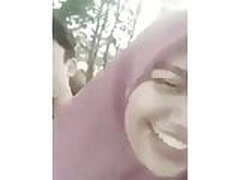 Couple lancap dekat taman HD | xvideosearch.com