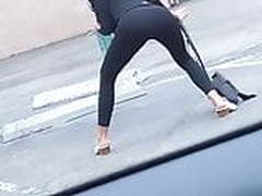 Sarah Hyland dancing outside in black tights 8-17-2019 Online | xvideosearch.com