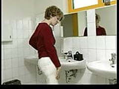 Schoolgirls pissing HD | xvideosearch.com