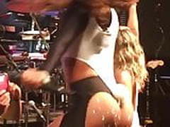 Anitta de fio dental rebolando Online | xvideosearch.com