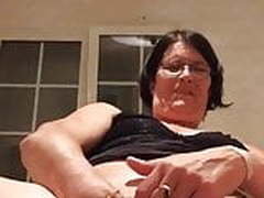 Granny touches herself HD | xvideosearch.com