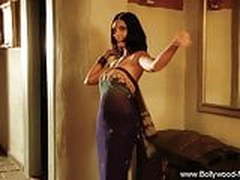 A Seductive and Sexy Dance Moves From An Indian MILF HD | xvideosearch.com
