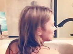 Paige VanZant in bathtub Hot Clip | xvideosearch.com