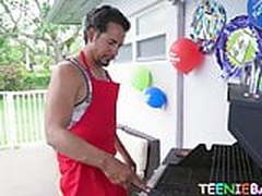 Teen beauty gives blowjob outside before being penetrated Online | xvideosearch.com