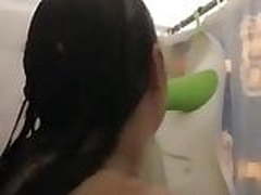 BBW showering. HD | xvideosearch.com