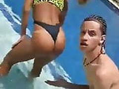 Anitta dancando de fio dental na piscina com DJ Hot Clip | xvideosearch.com