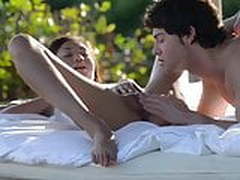 Beach intimate with Indonesian pornstar mizzlamour Full Video | xvideosearch.com