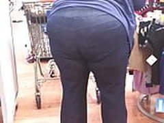 White Busty Cougar bent it Over sexy HD | xvideosearch.com