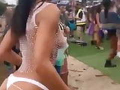 No bra dancing HD | xvideosearch.com