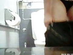 MILF in a party toilet HD | xvideosearch.com