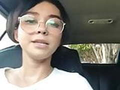 Sarah Hyland showing pokie nipples through her white shirt Free XXX | xvideosearch.com