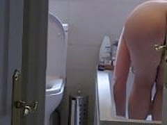 Chubby Brit wife rear seen in bath, nude and bathing again Online | xvideosearch.com