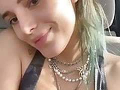 Bella Thorne posted a pretty selfie with green highlights Online | xvideosearch.com