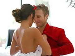 Vina Sky loves intimate Full Video | xvideosearch.com