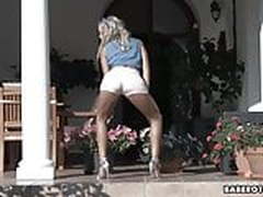 Solo blonde, Victoria Pure sucks a glass dildo, in 4K Hot Clip | xvideosearch.com