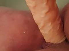 Fat pussy dildo in the Bathtube Full Video | xvideosearch.com