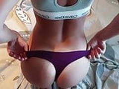 Studentessa porca squirta mentre lo prende in tutti i buchi Free XXX | xvideosearch.com