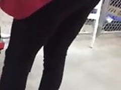 Abril en el trabajo en leggings con tanga Online | xvideosearch.com