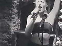 Kate Beckinsale singing karaoke HD | xvideosearch.com